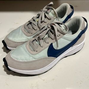Nike Waffle Debut Women’s Sneakers
